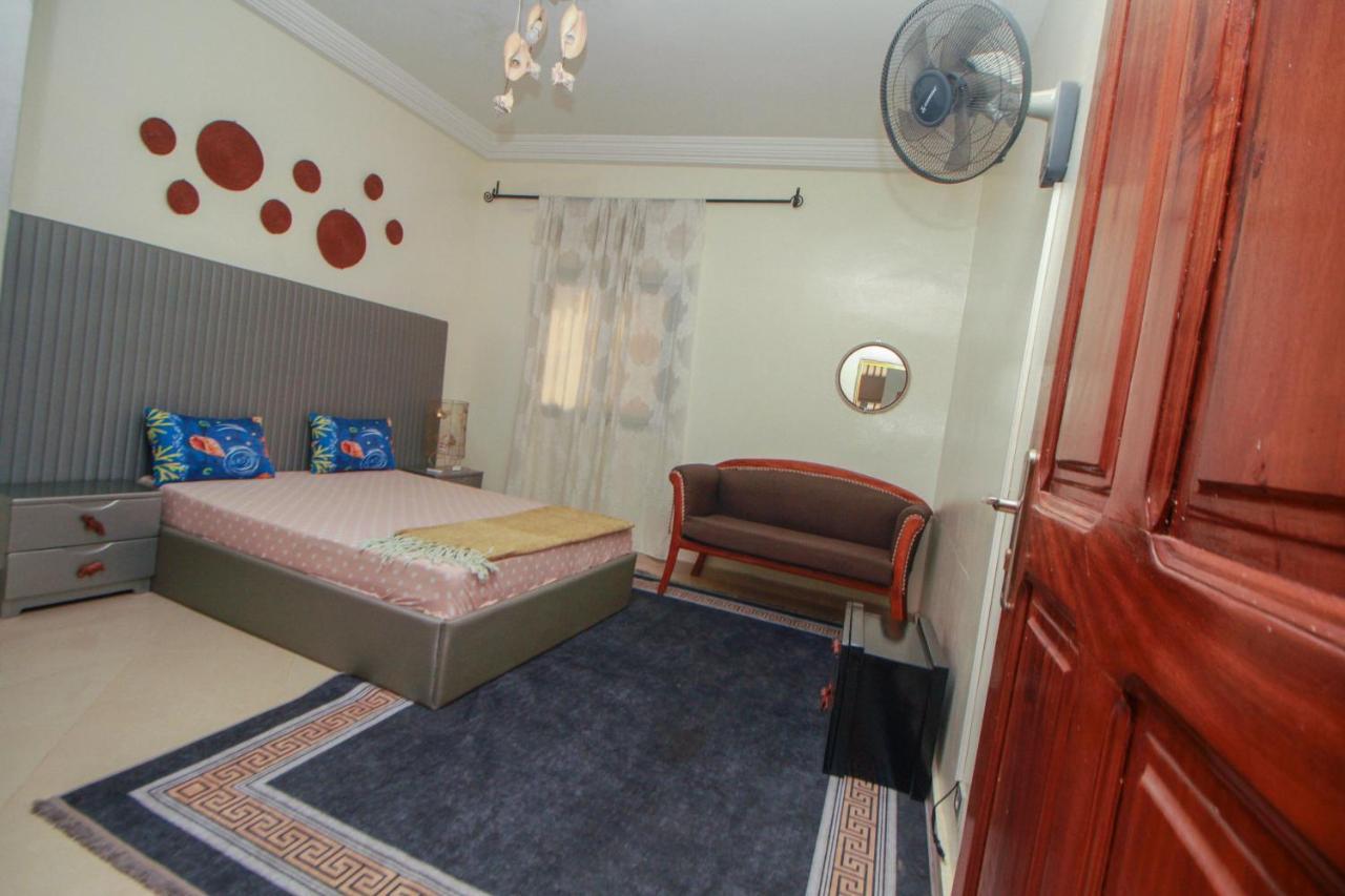 Le "Grand Bleu", Un Bel Appartement Paisible, Sur Et Spatieux Au Coeur De La Station Balneaire De Saly Exterior foto